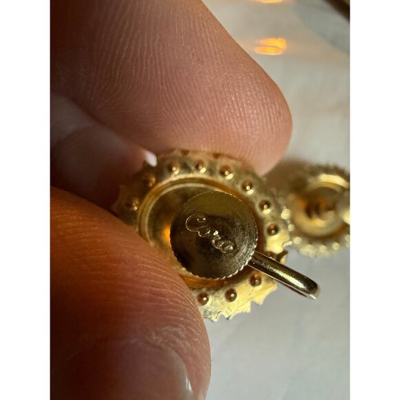 Vintage Signed CORO Cameo Earrings Screw Back Rhinestone - Picture 4 of 4